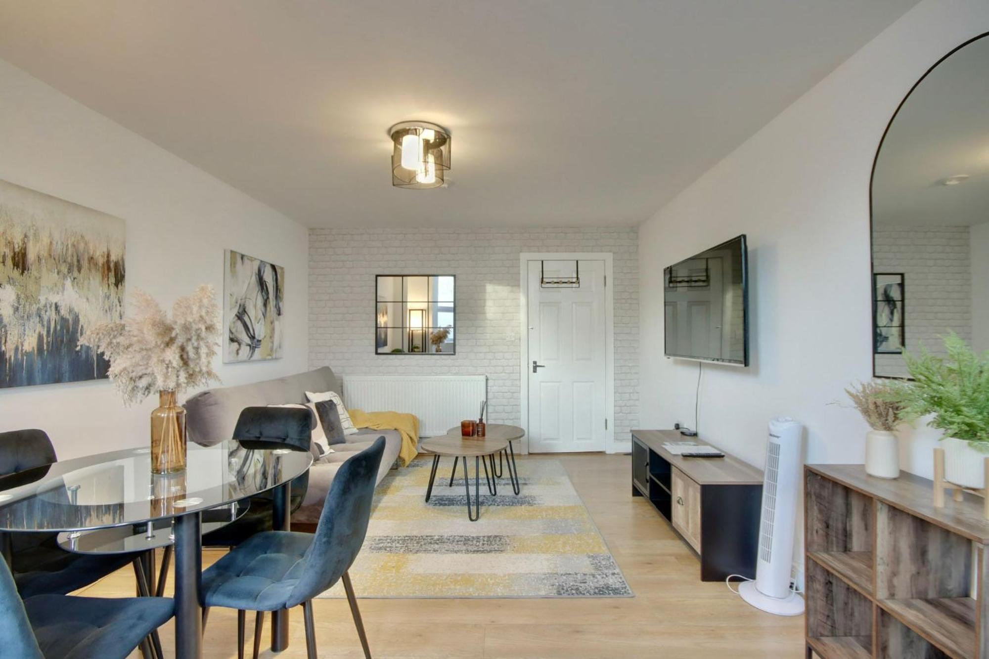 Southsea Getaway Apartment With Pool Table And Hot Tub Портсмът Екстериор снимка