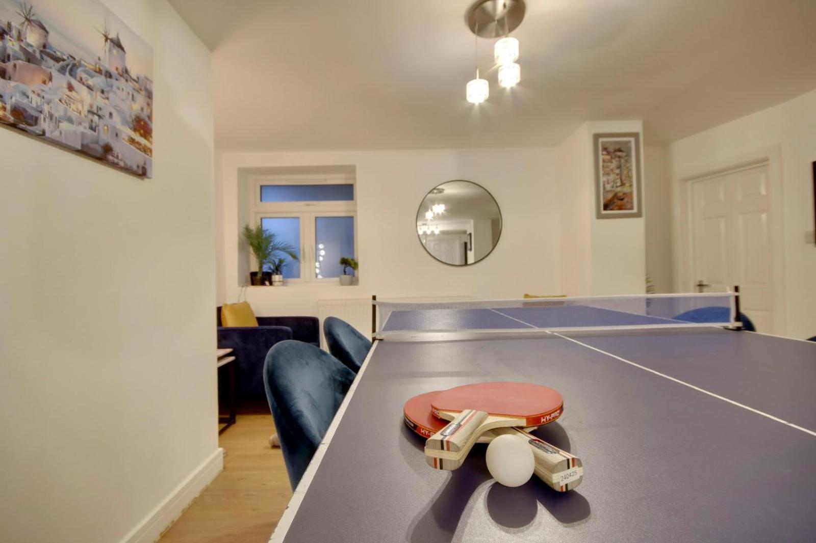Southsea Getaway Apartment With Pool Table And Hot Tub Портсмът Екстериор снимка