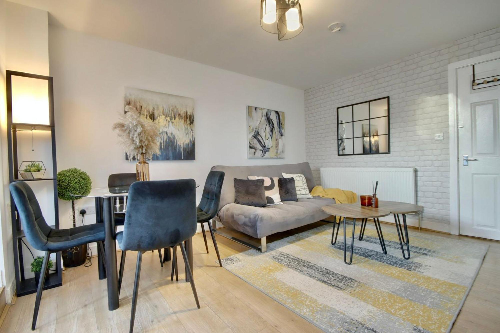 Southsea Getaway Apartment With Pool Table And Hot Tub Портсмът Екстериор снимка