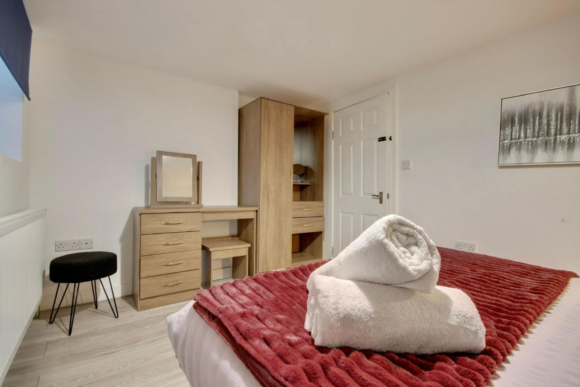 Southsea Getaway Apartment With Pool Table And Hot Tub Портсмът Екстериор снимка