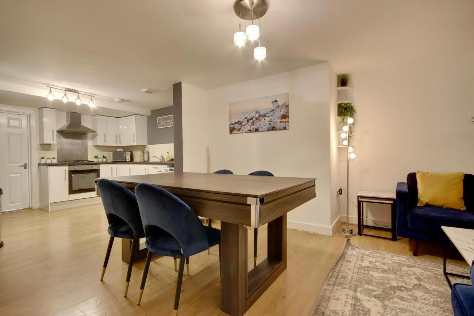 Southsea Getaway Apartment With Pool Table And Hot Tub Портсмът Екстериор снимка